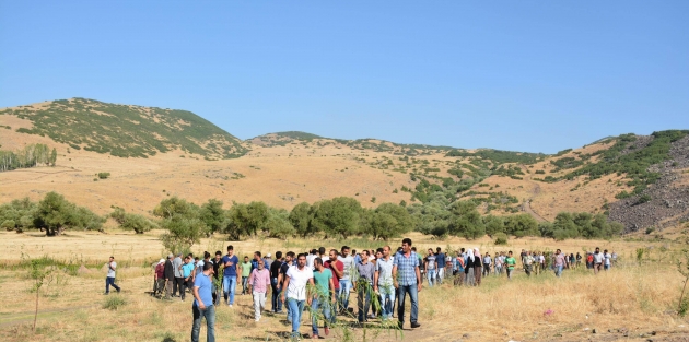 Varto'da canlı kalkan eylemi