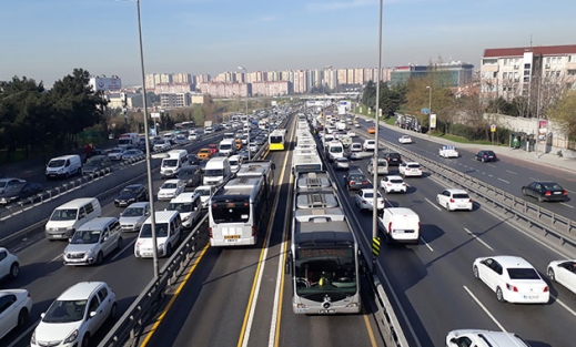 Yenibosna'da metrobüs kuyruğu