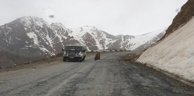 Yola Düşen Taşlar Tehlike Saçıyor