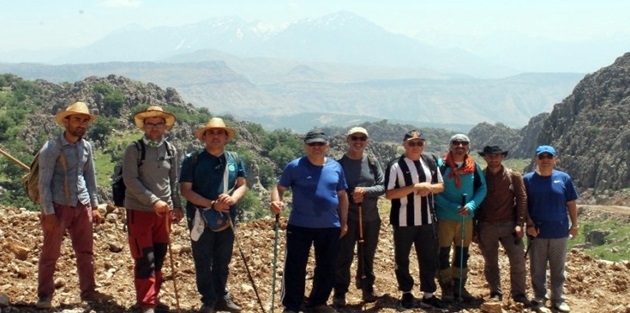 Yüksekova Doğa tutkunlarından Balkaya Dağları'na yürüyüş