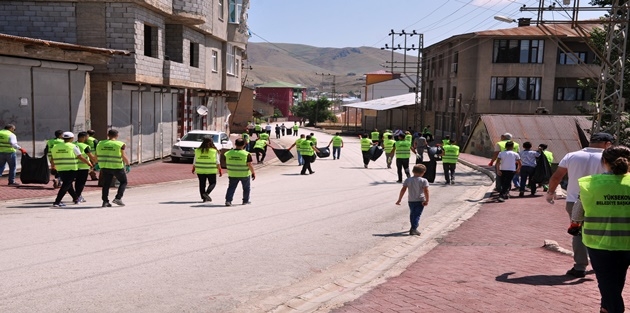 Yüksekova'da çevre temizliği kampanyası