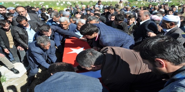 Yüksekova’da ölü bulunan güvenlik korucusu toprağa verildi