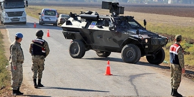 Yüksekova'da yol kontrolünde 2 gözaltı