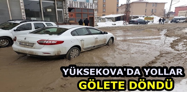 Yüksekova'da yollar gölete döndü