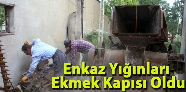 Yüksekova'daki Enkaz Yığınları Ekmek Kapısı Oldu