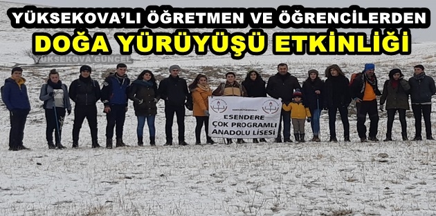 Yüksekovalı Öğretmen ve Öğrencilerden Karlı Dağlarda Doğa Yürüyüşü