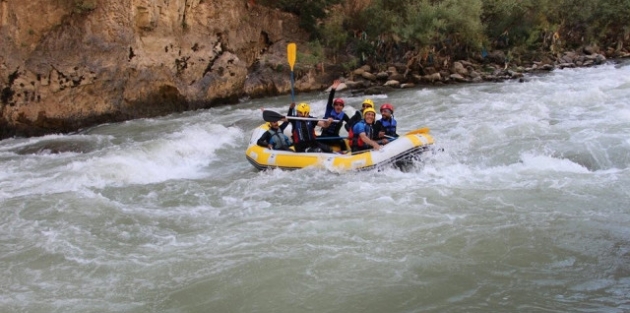 Zap Suyunda Rafting Heyecanı